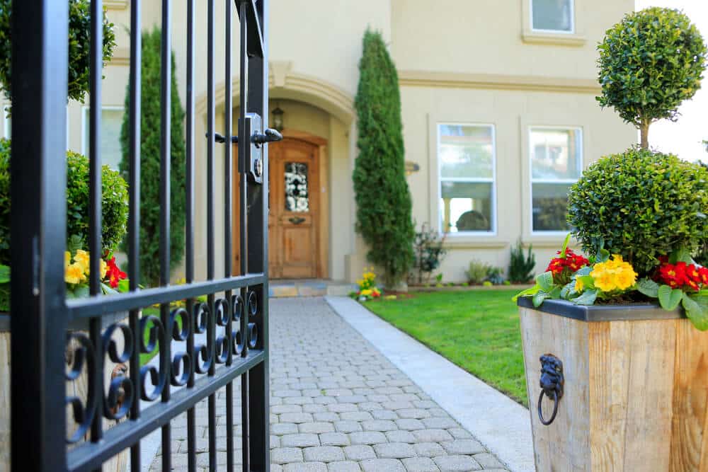 How to Add Value to Your Home with an Iron Fence