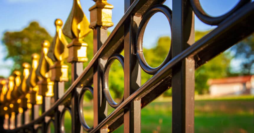 How to Maintain the Aesthetic Appeal of Iron Fences Blog-Image
