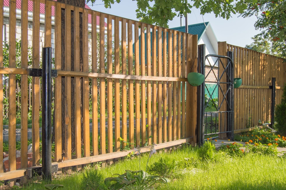 Enhancing Your Outdoor Space: How to Choose the Right Color for Your Fence